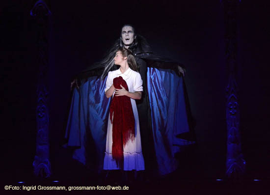 Deutsches Theater 2016/2017: Polanskis "Tanz der Vampire" im Deutschen Theater vom 05.10.2016-15.01.2017 (Foto: Ingrid Grossmann)